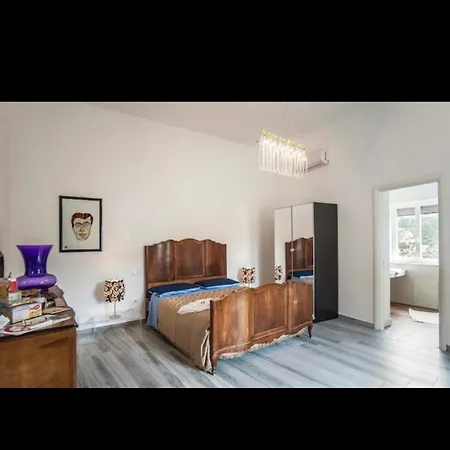 לינה וארוחת בוקר Municipio 25 3*